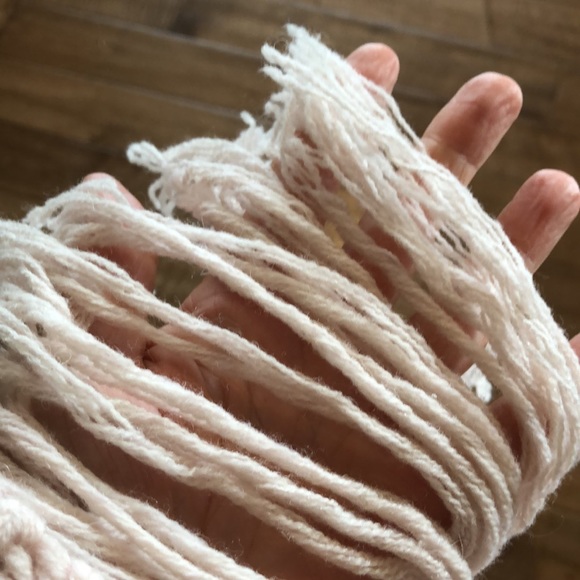 Lambs wool pale pink TNA shrug - Picture 5 of 5